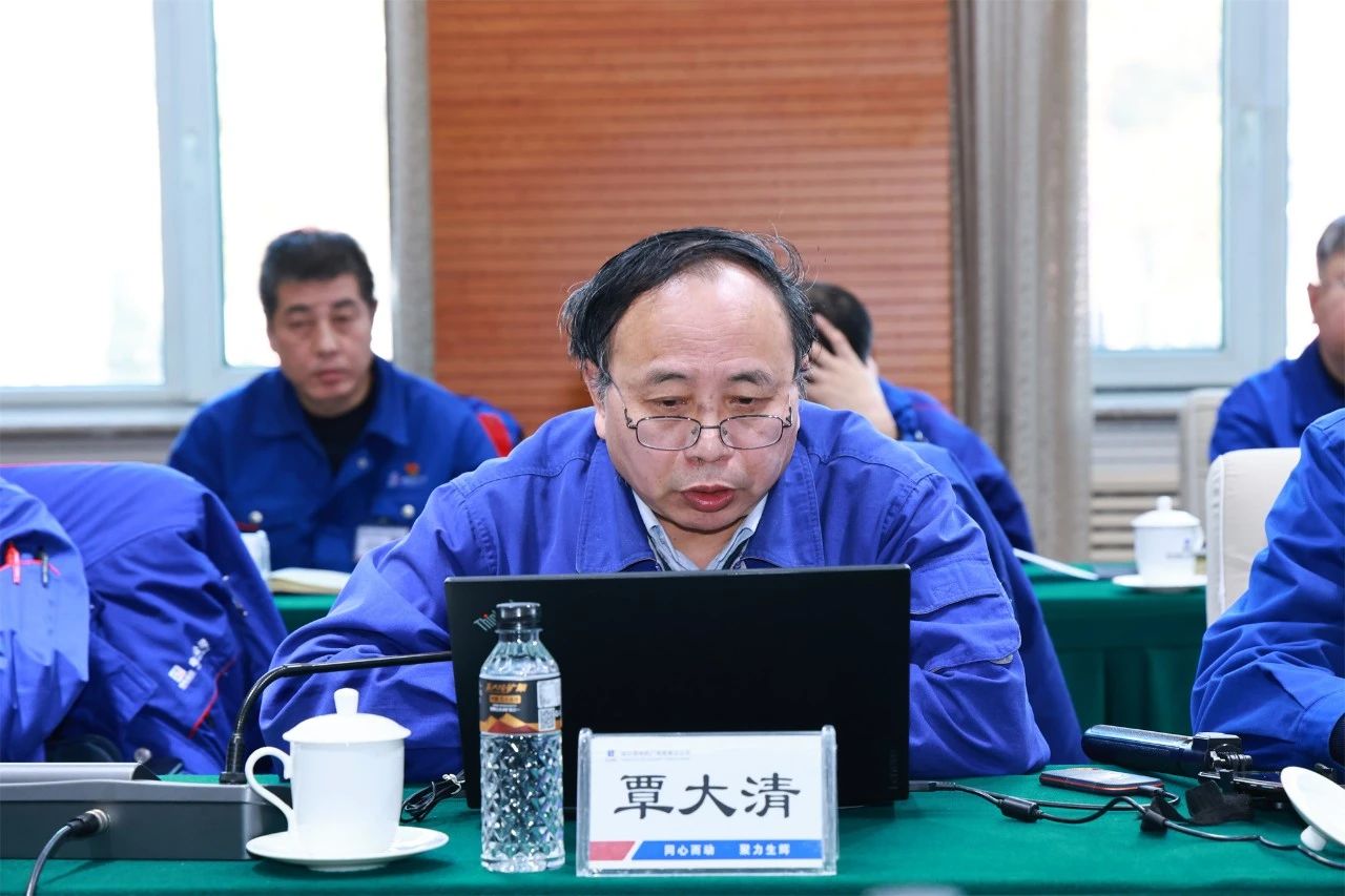 哈电集团首席科学家覃大清在会上发言